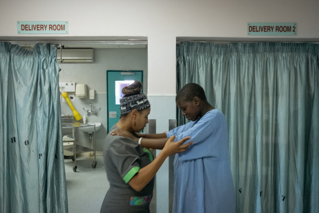 assisting mom with mobility during labour