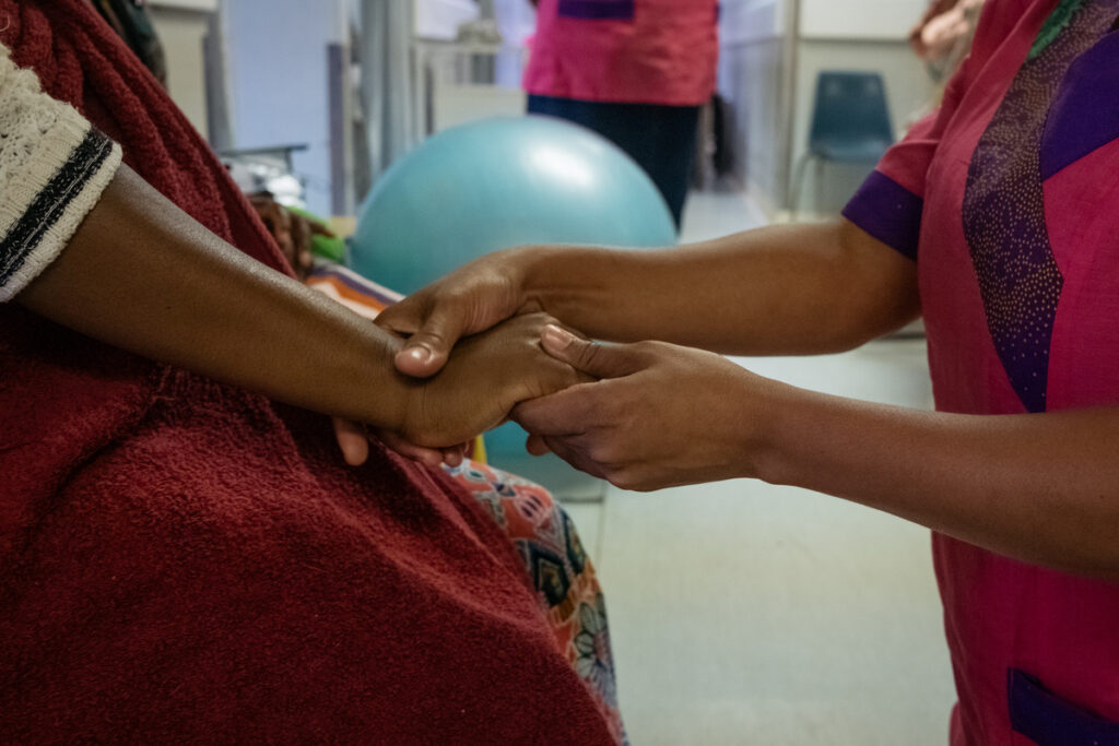 hand massage to alleviate pain 