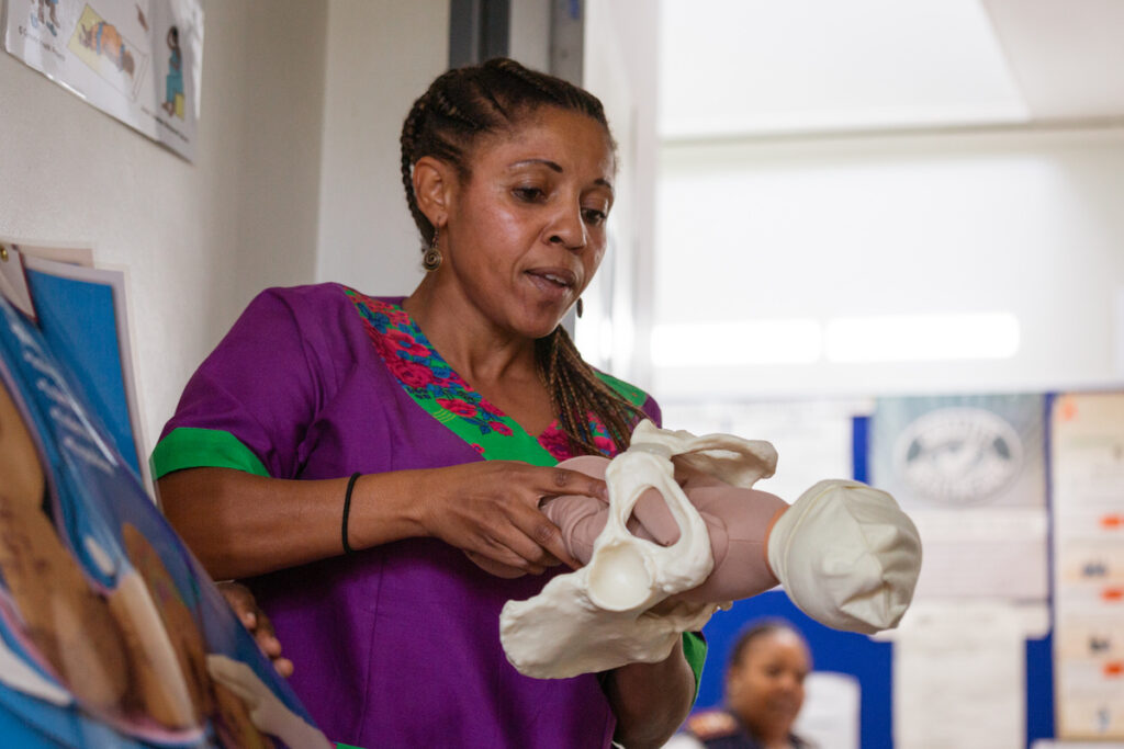 Birthing process demonstration using the pelvis model